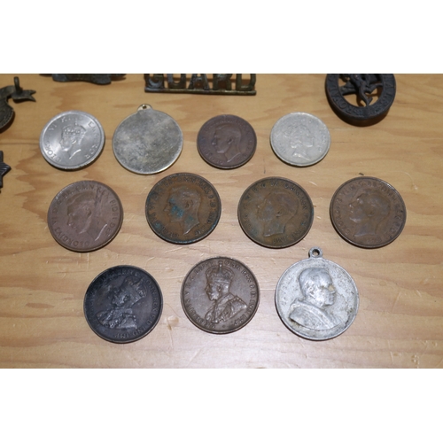 737 - Small collection of buttons, badges coins, Royal Corps of Signals, North Western Railway silver key ... 