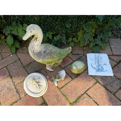 804 - Assortment- two ducks, quail and two plaques (5)