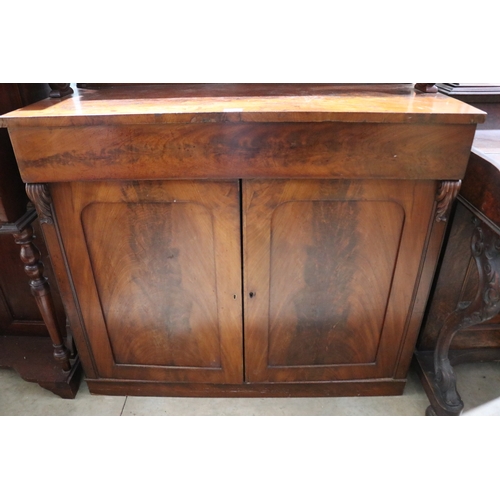 332 - Antique mahogany two door chiffonier, shaped back, approx 138cm H x 106cm W x 47cm D