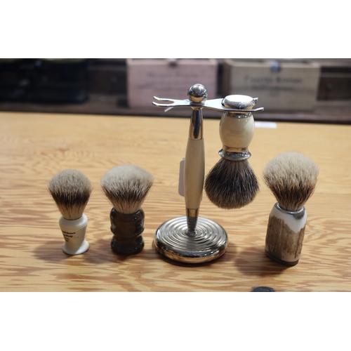 786 - New unused shaving brush set plus extras, Bagder bristles (5)