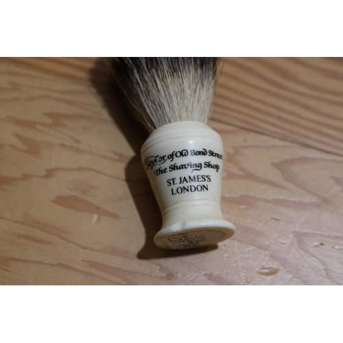 786 - New unused shaving brush set plus extras, Bagder bristles (5)