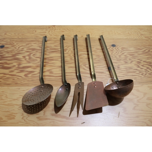 793 - Old French brass and copper cooking utensils, approx 40cm L and smaller