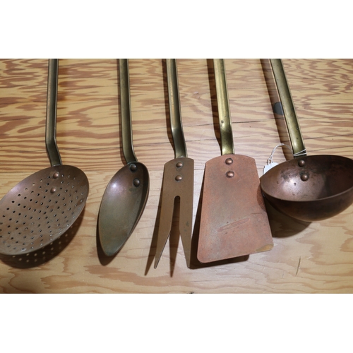 793 - Old French brass and copper cooking utensils, approx 40cm L and smaller