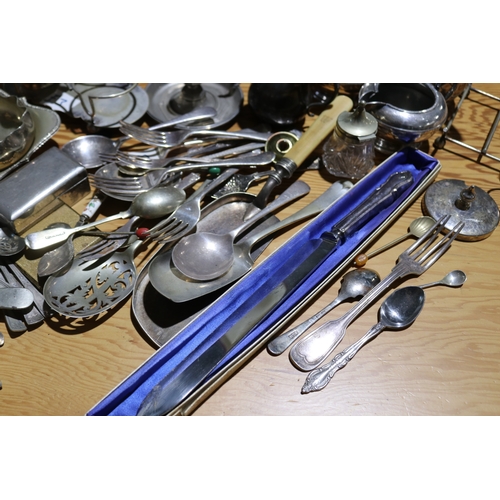 776 - Assortment of silver plate to include a bread knife, jugs, dishes etc