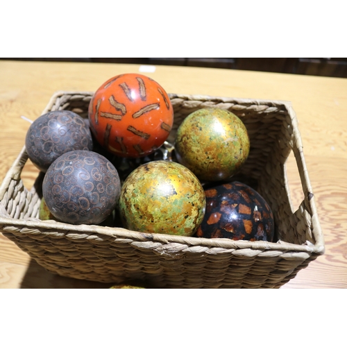 779 - Twelve decorative balls (12)