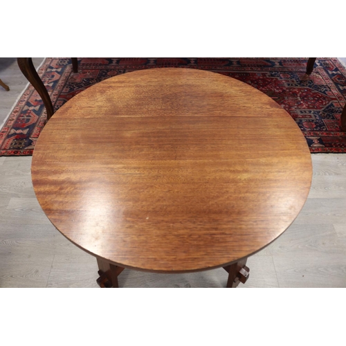 112 - Arts & Crafts oak circular table with pegged joints, approx 75cm H x 102cm W x 100cm D