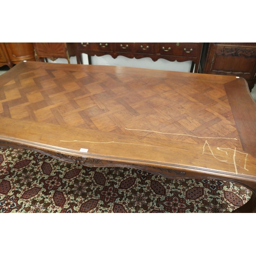 392 - French Louis XV style parquetry topped dining table, with well carved cabriole legs, approx 77cm H x... 