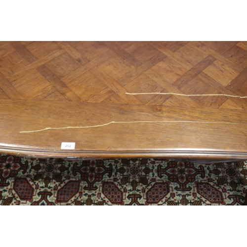 392 - French Louis XV style parquetry topped dining table, with well carved cabriole legs, approx 77cm H x... 