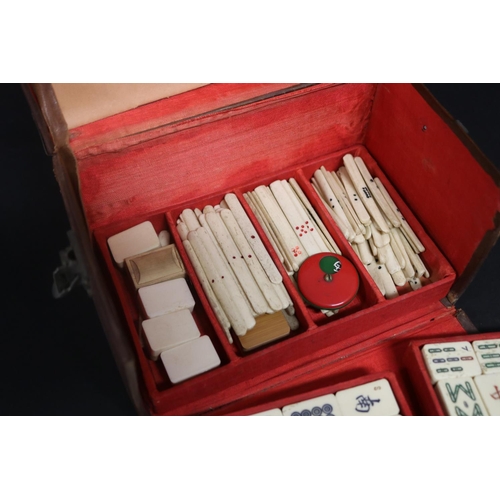 125 - Van Foong Ziangmanuaf mahjong set of bone & bamboo, in leather case, case approx 14cm H x 20cm W x 1... 