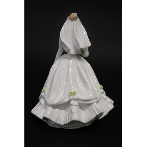 139 - Royal Doulton Bride (White) HN3284, approx 22cm H