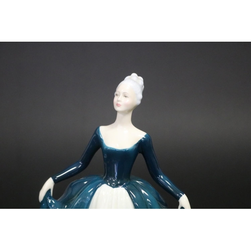 307 - Royal Doulton Regal Lady HN2709, approx 21cm H