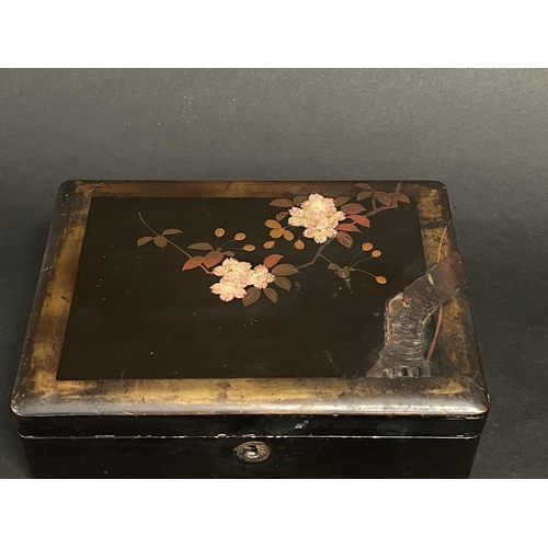 510 - Antique  Meiji period 1886-1912 lacquer ware with mother of pearl shell inlaid decoration, approx 6.... 