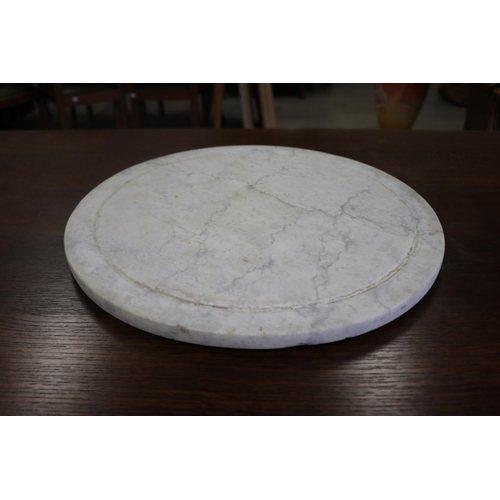 289 - Circular white marble revolving table plateau, approx 48cm Dia