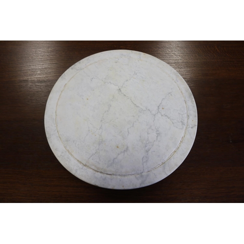 289 - Circular white marble revolving table plateau, approx 48cm Dia