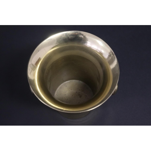 352 - Polished bronze mortar & pestle, approx 12cm H x 12.5cm Dia (2)