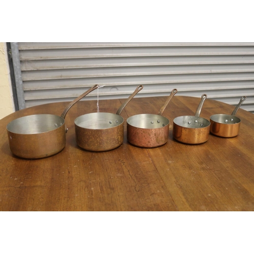 471 - Set of five French rustic copper & wrought iron saucepans, approx 20cm Dia and smaller (5)