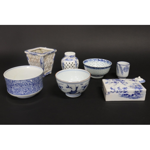 336 - Selection of antique and later Japanese blue and white porcelain, seven pieces, some damages (7) to ... 