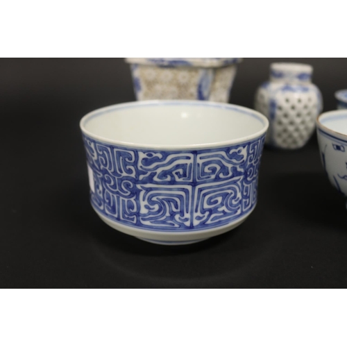 336 - Selection of antique and later Japanese blue and white porcelain, seven pieces, some damages (7) to ... 