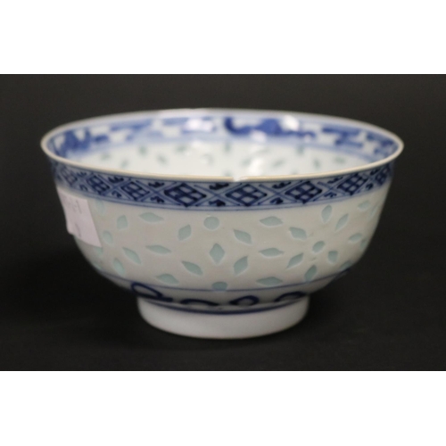 336 - Selection of antique and later Japanese blue and white porcelain, seven pieces, some damages (7) to ... 