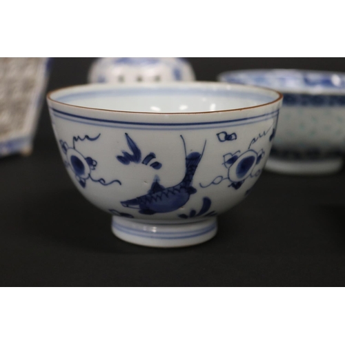 336 - Selection of antique and later Japanese blue and white porcelain, seven pieces, some damages (7) to ... 