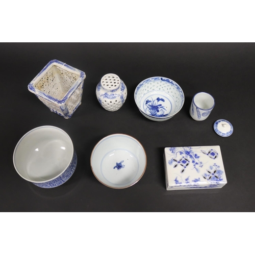 336 - Selection of antique and later Japanese blue and white porcelain, seven pieces, some damages (7) to ... 