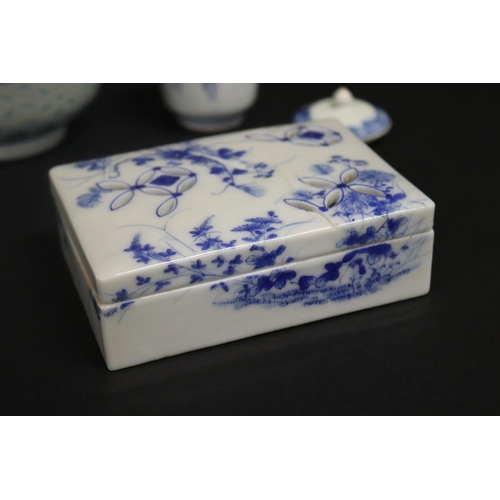 336 - Selection of antique and later Japanese blue and white porcelain, seven pieces, some damages (7) to ... 