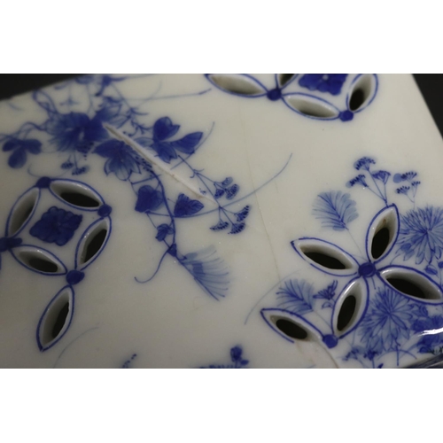 336 - Selection of antique and later Japanese blue and white porcelain, seven pieces, some damages (7) to ... 