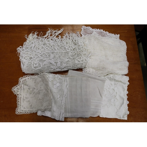 313 - French linen and lace, doilies, table cloths etc, sorry no measurements for this lot