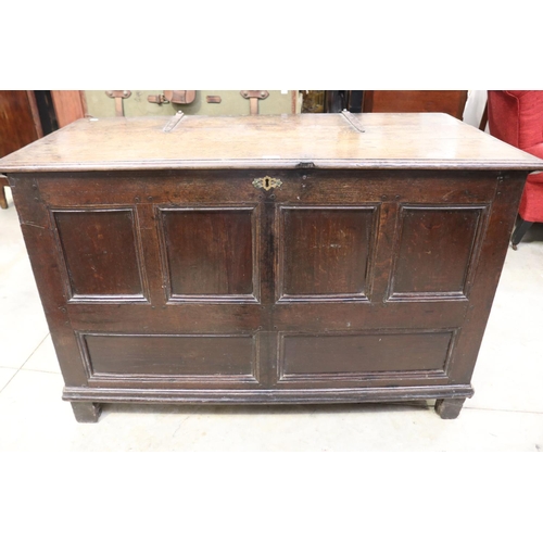 604 - Large antique 18th century English oak mule chest design coffer, with six panel front, approx 84cm H... 