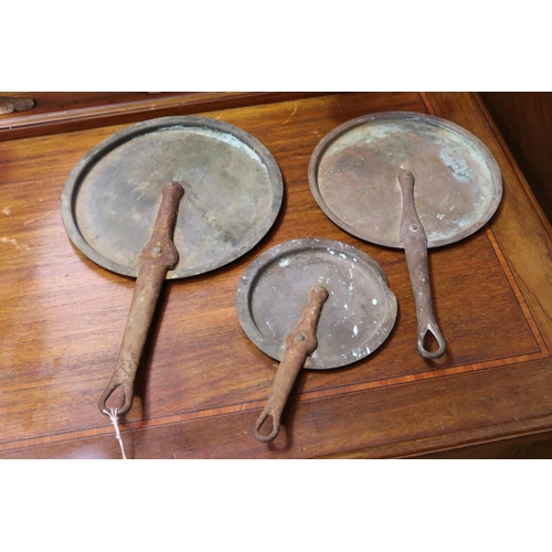 470 - Three antique copper saucepan lids, approx 22cm Dia and smaller (3)