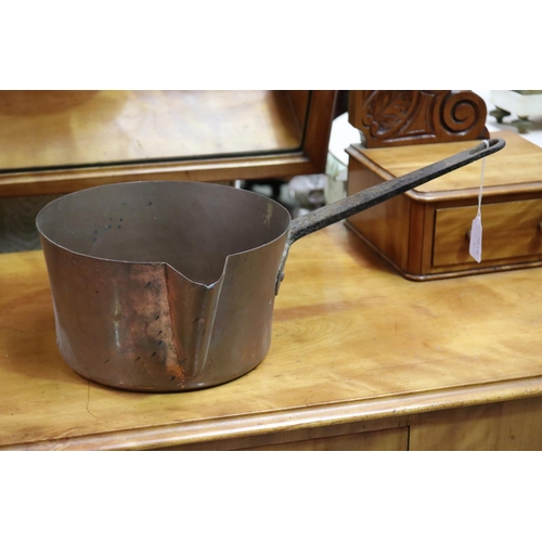 471 - Large antique French copper saucepan with spout, approx 24cm Dia