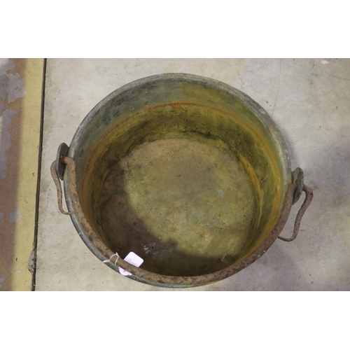 578 - Large antique French copper preserving pan with swing handle, approx 26cm H (excluding handle) x 40c... 