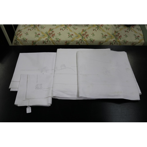 582 - Three vintage French embroidered linen sheets and a pillowcase, sorry no measurements for this lot (... 
