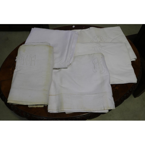 607 - Lot of French linen, sorry no measurements for this lot