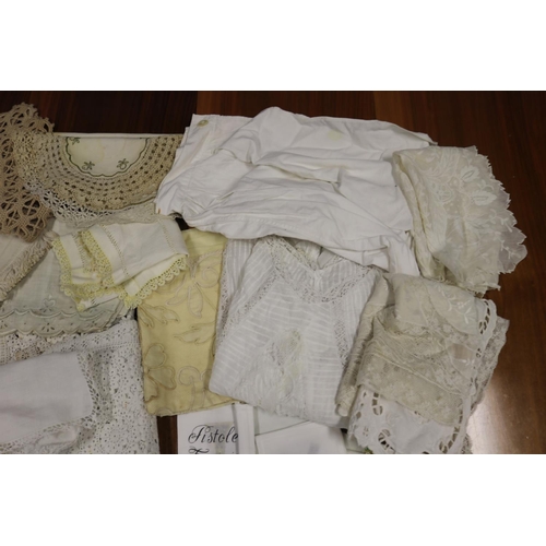 632 - Assortment of French antique and vintage linen and lace items, to include clothes, doilies etc, sorr... 