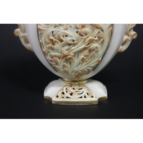 29 - Victorian China Works Worcester blush ivory ground reticulated pedestal vase, approx 15.5cm H