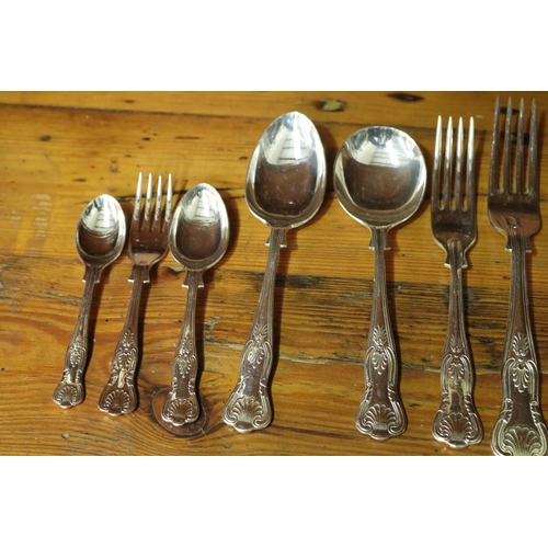 90 - Good quality Sheffield Kings pattern silver plate flatware service of eight, with a pair of serving ... 