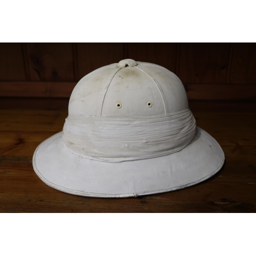 270 - Charles Owen & Co LTD London Comfortilet pith hat (Bowbilt Sun Hat)