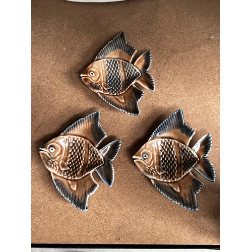 794 - Three Wade fish, each approx 8cm W x 10cm D (3)