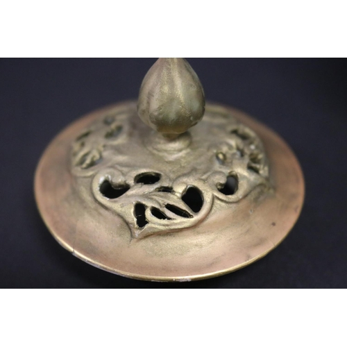 804 - Royal Worcester lidded pot pourri, Sweet pea decoration, 278/H4454. Lid restored. Approx 13cm H