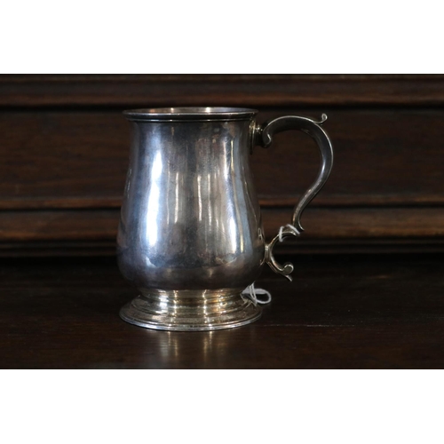 818 - Antique Victorian hallmarked sterling silver mug, marks for London 1846 - 1847, approx 9cm H and app... 