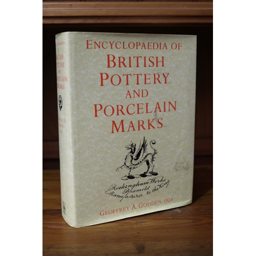 678 - Encyclopedia Of British Pottery And Porcelain Marks, by Geoffrey A Godden