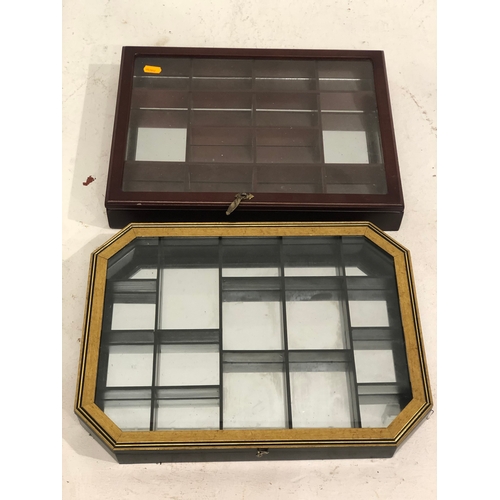 242 - 2 display cases