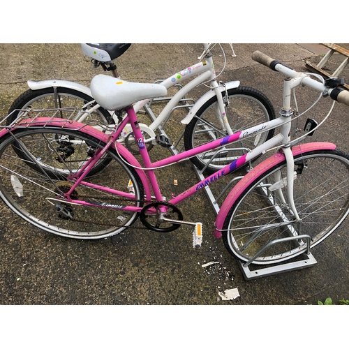 859 - Pink bike