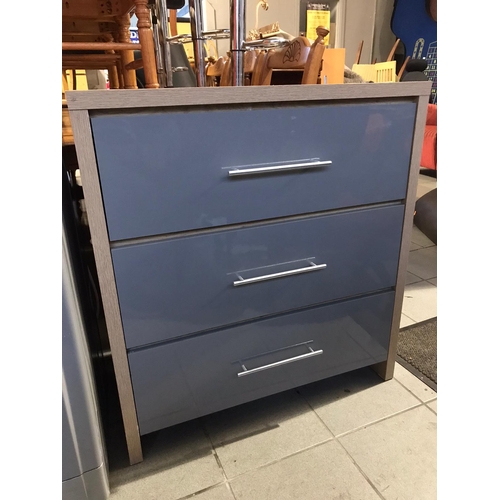 1007 - Chest of drawers