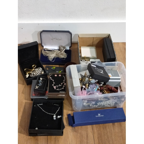 169 - Quantity of costume jewellery