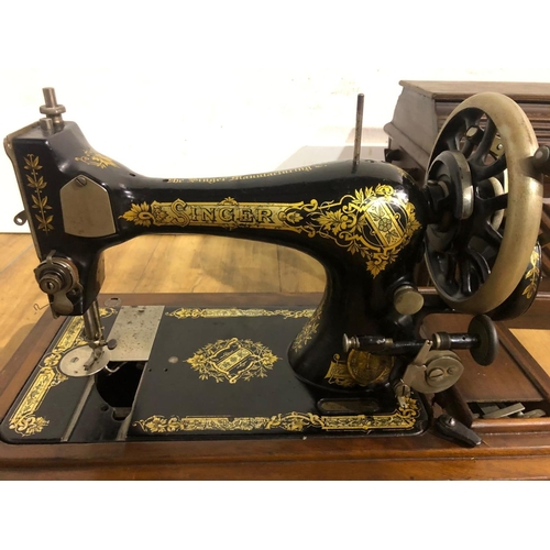 152 - Old sewing machine