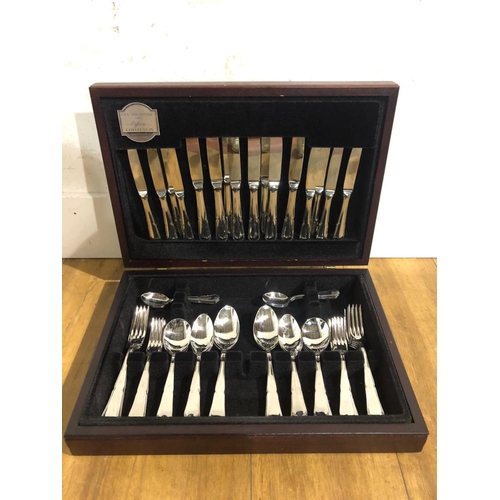 153 - Cutlery set in case