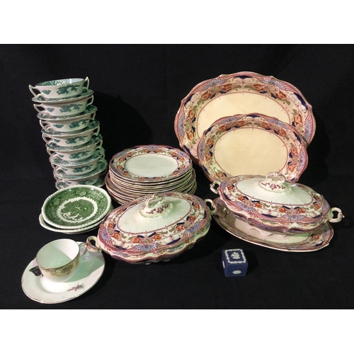 199 - Quantity of vintage dinner ware