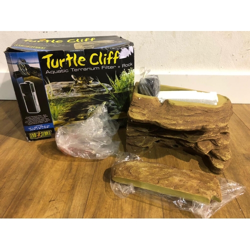 38 - Turtle aquatic filter and rock